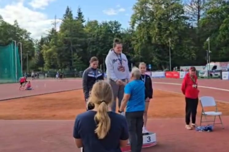 Złoty medal dla Leny Turskiej z klasy 7A!