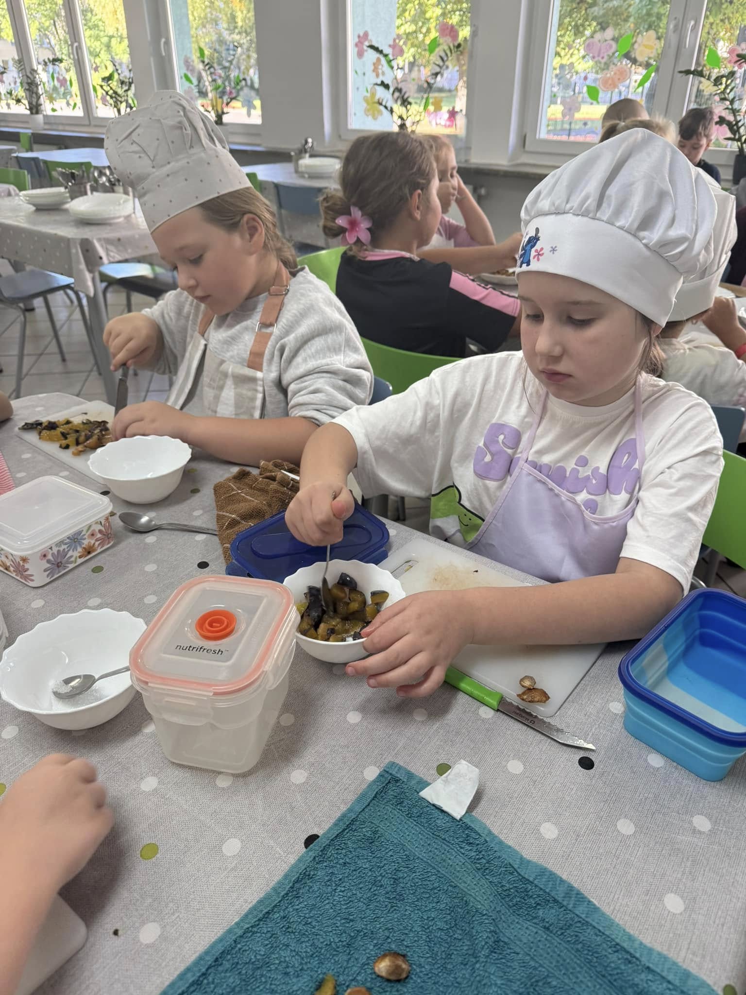 Zajęcia kreatywne &ldquo;Ciastko z dziurką&rdquo; w klasie 2 b.