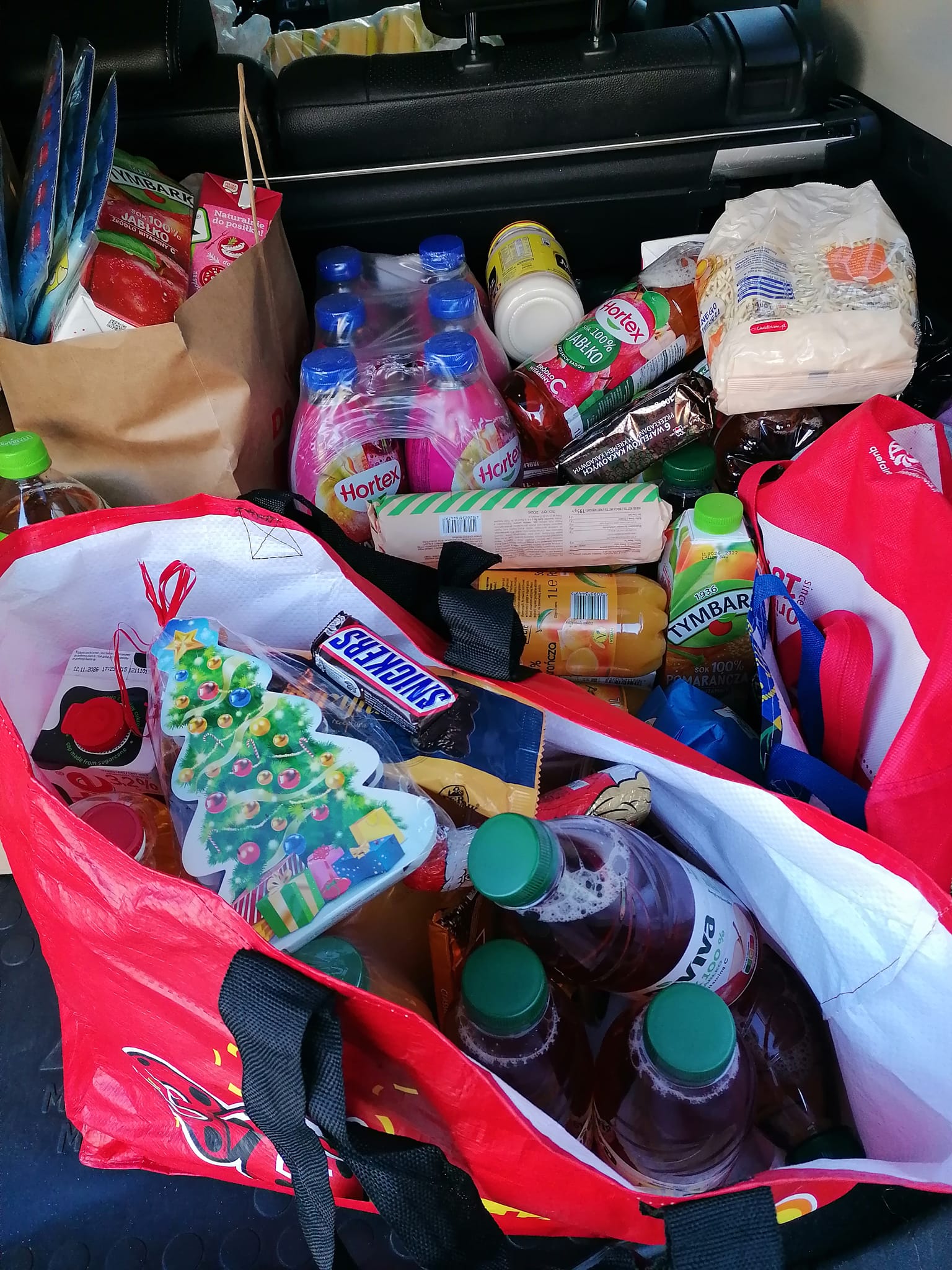 Dary zebrane przez wolontariuszy.