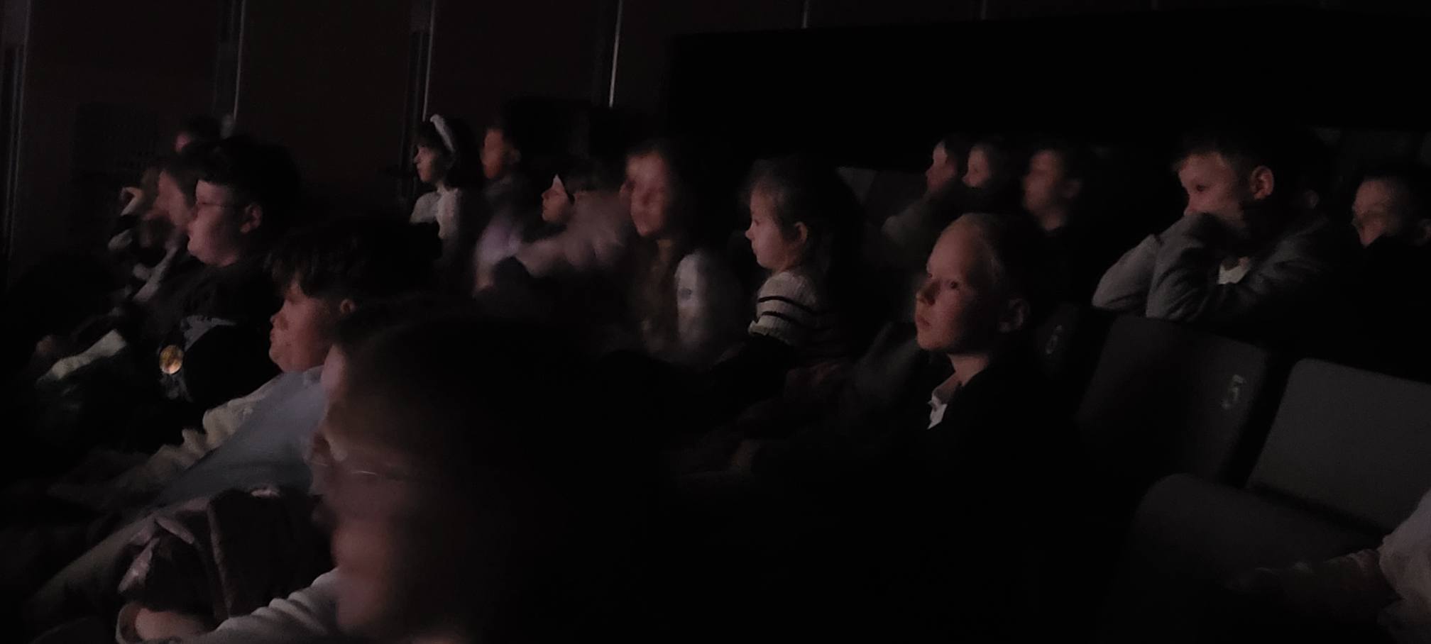 Klasy pierwsze i trzecie na przedstawieniu w RCK- u